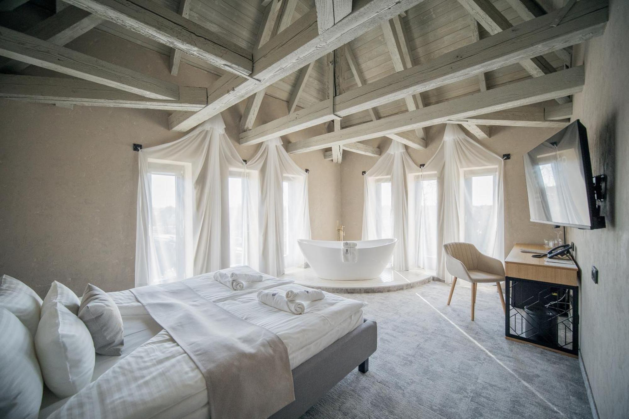 Bordur Wellness Hotel Superior Es Szonyegmuzeum Békésszentandrás Extérieur photo