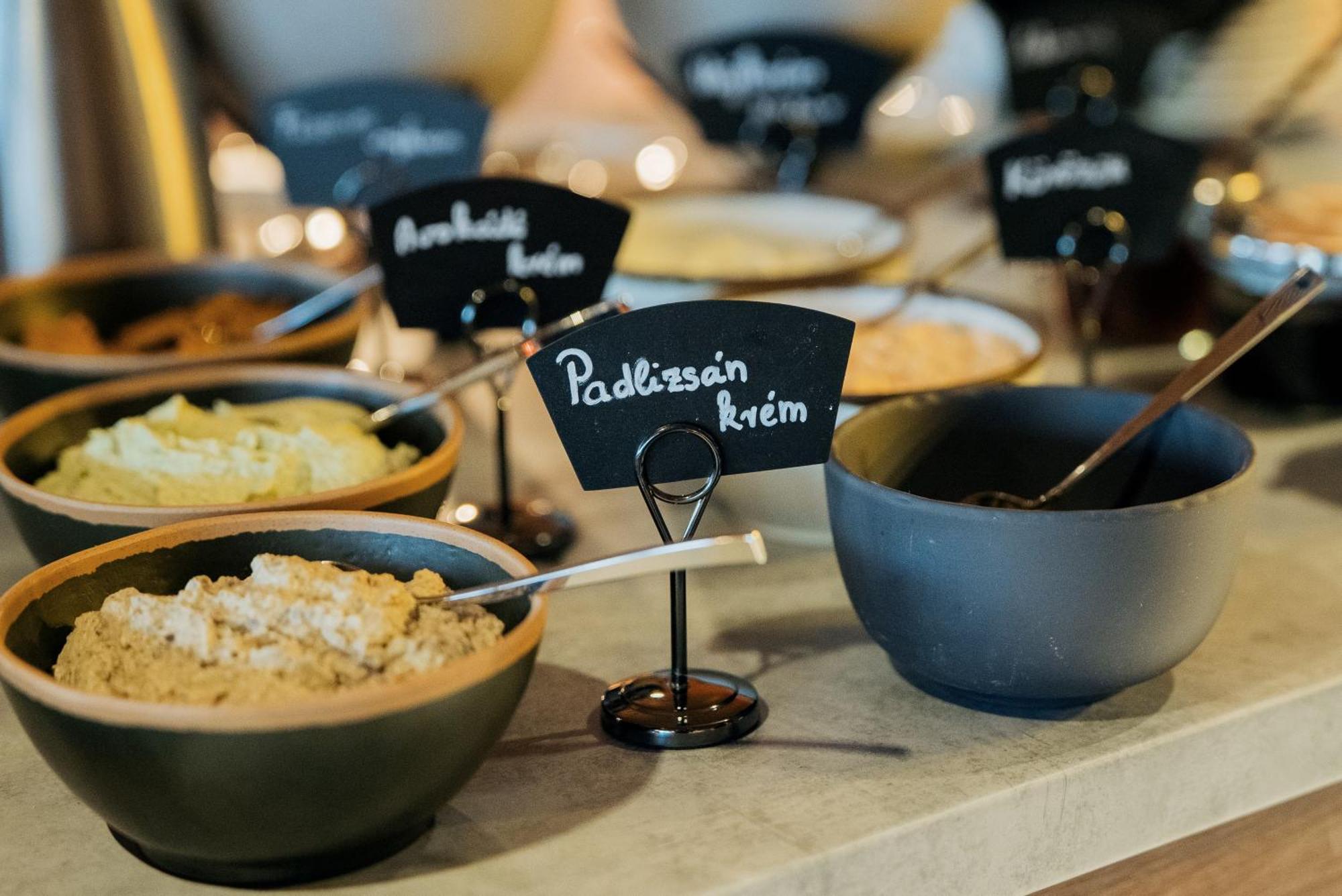Bordur Wellness Hotel Superior Es Szonyegmuzeum Békésszentandrás Extérieur photo