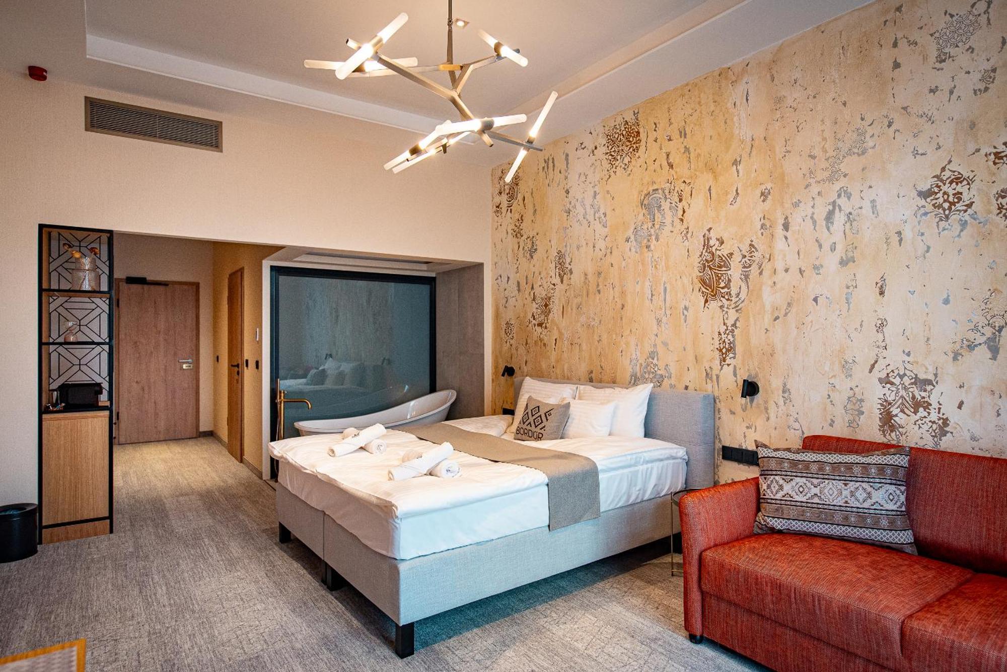 Bordur Wellness Hotel Superior Es Szonyegmuzeum Békésszentandrás Extérieur photo