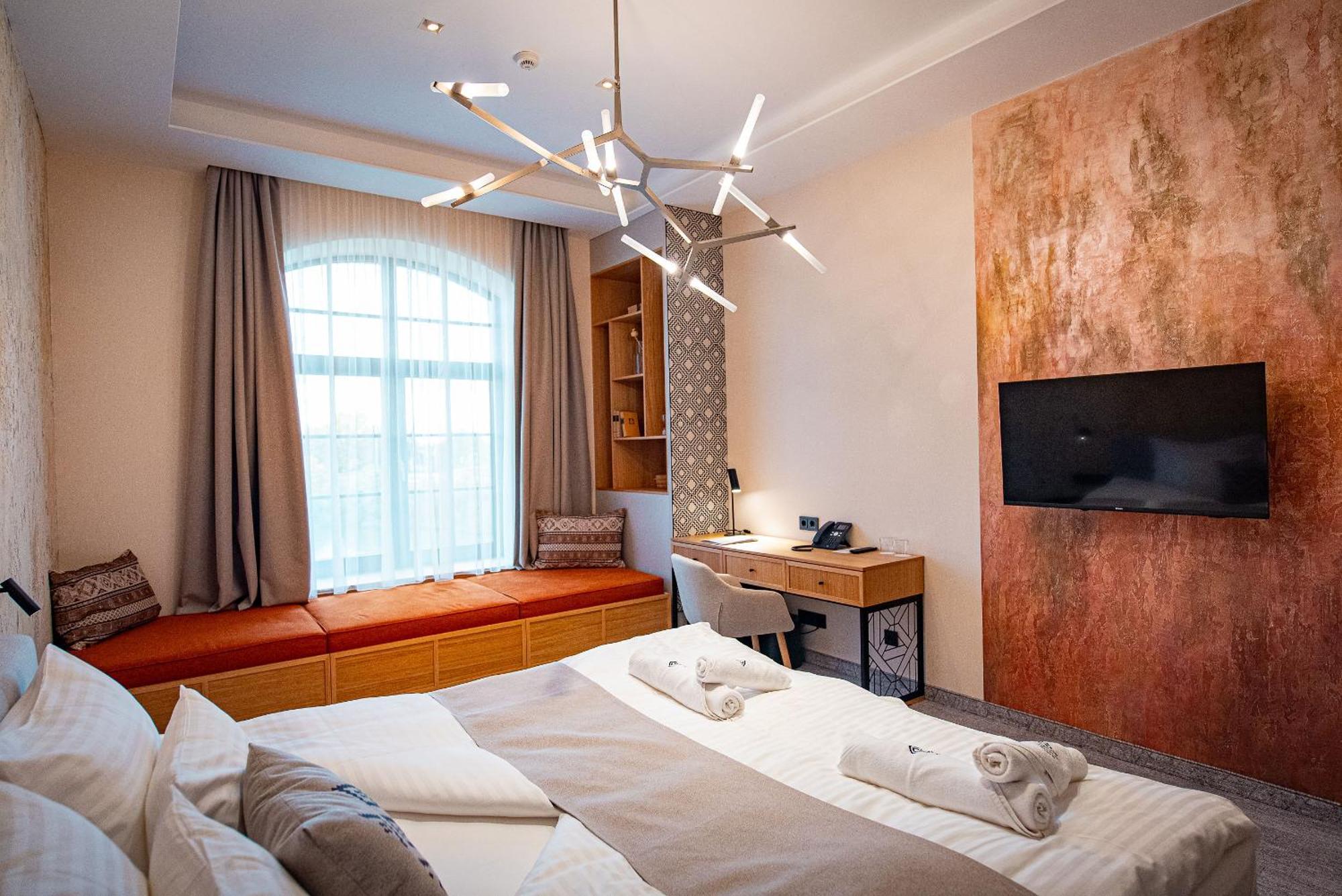 Bordur Wellness Hotel Superior Es Szonyegmuzeum Békésszentandrás Extérieur photo