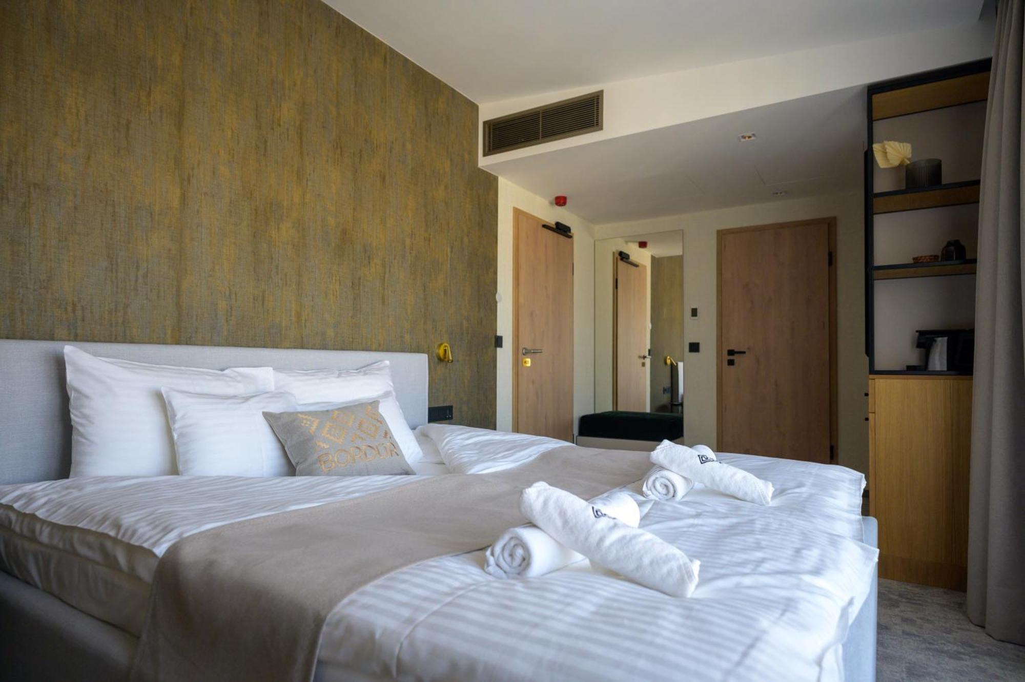 Bordur Wellness Hotel Superior Es Szonyegmuzeum Békésszentandrás Extérieur photo