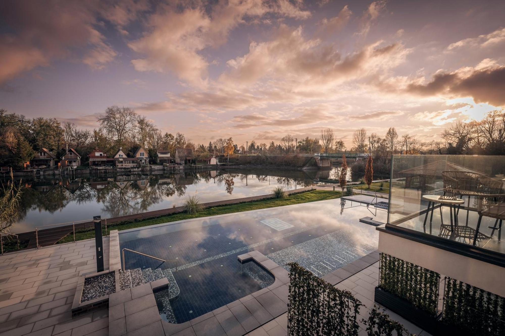 Bordur Wellness Hotel Superior Es Szonyegmuzeum Békésszentandrás Extérieur photo